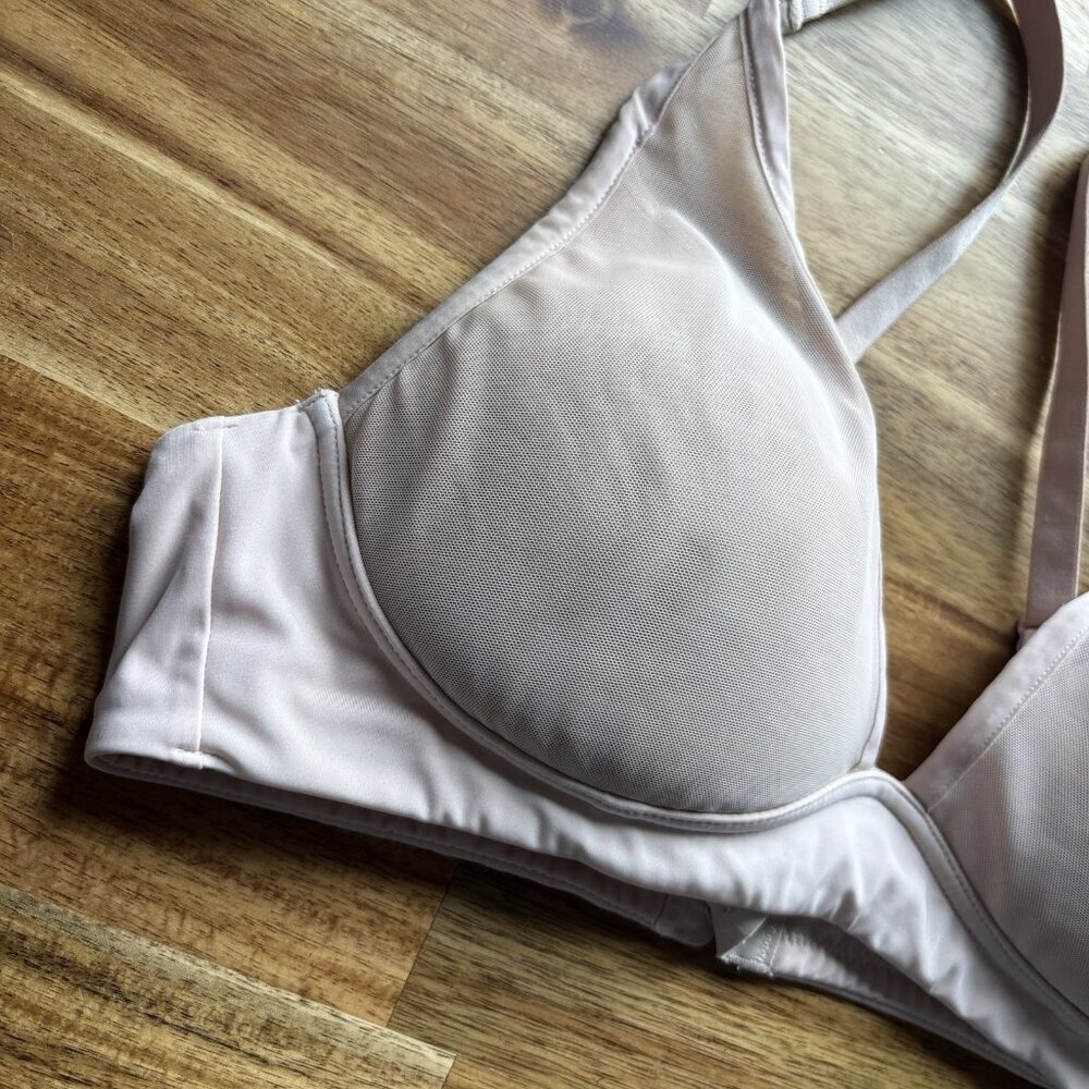Lululemon Women’s Bra Size 34B Lightly Padded Mesh Wireless Minimalist Comfort - Picture 3 of 5